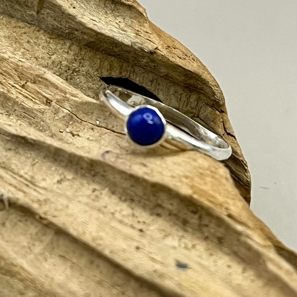 Elegant Silver Pinkie Ring with Blue Lapis Stone